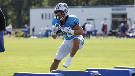 American football player jumps obsticles on the training field