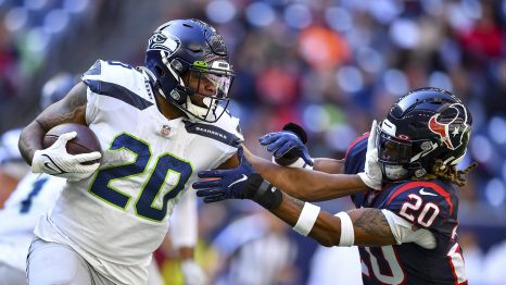 American football player faults for keeping the ball during a match