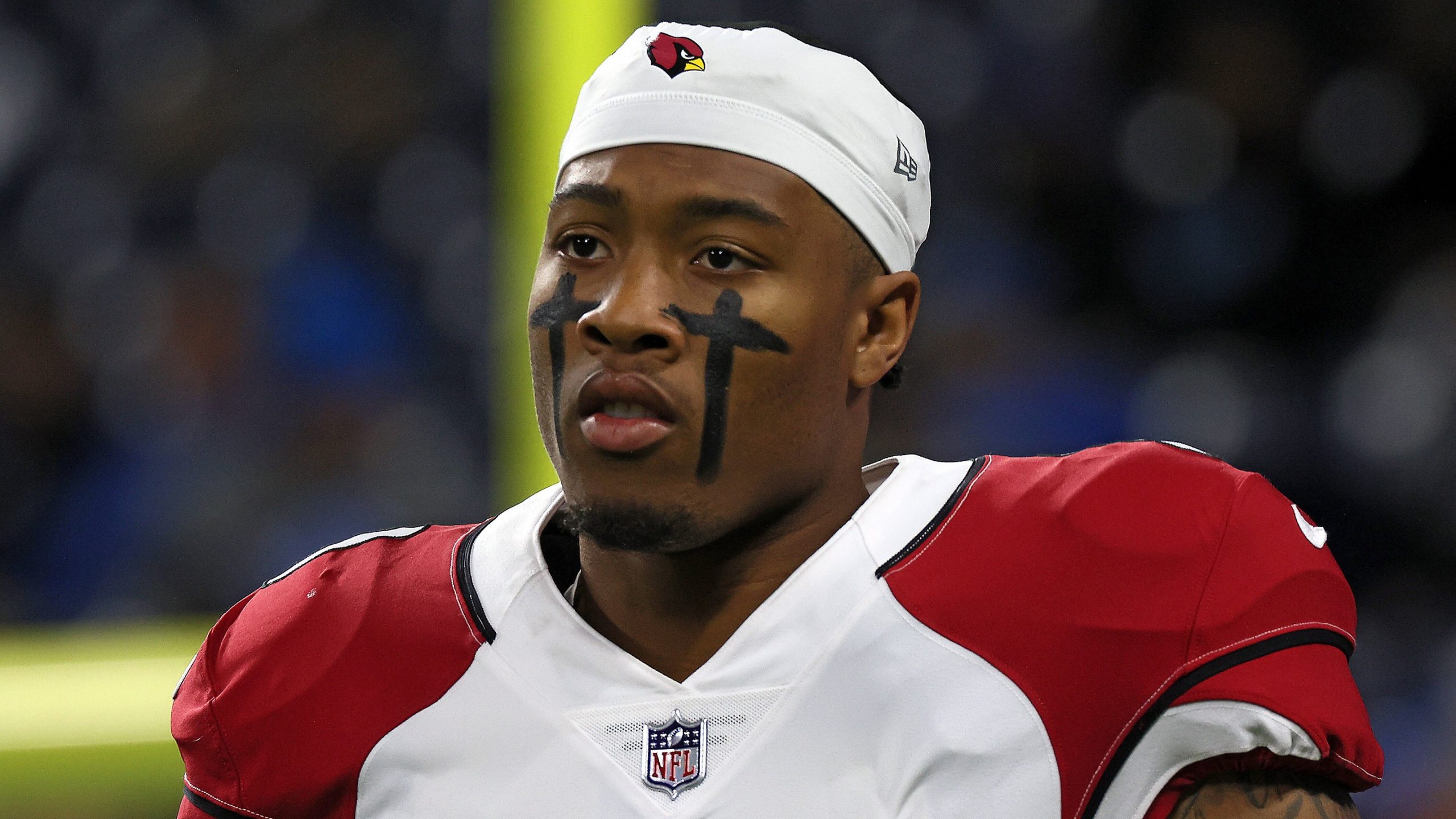 Linebacker (9) Isaiah Simmons of the Arizona Cardinals stands for